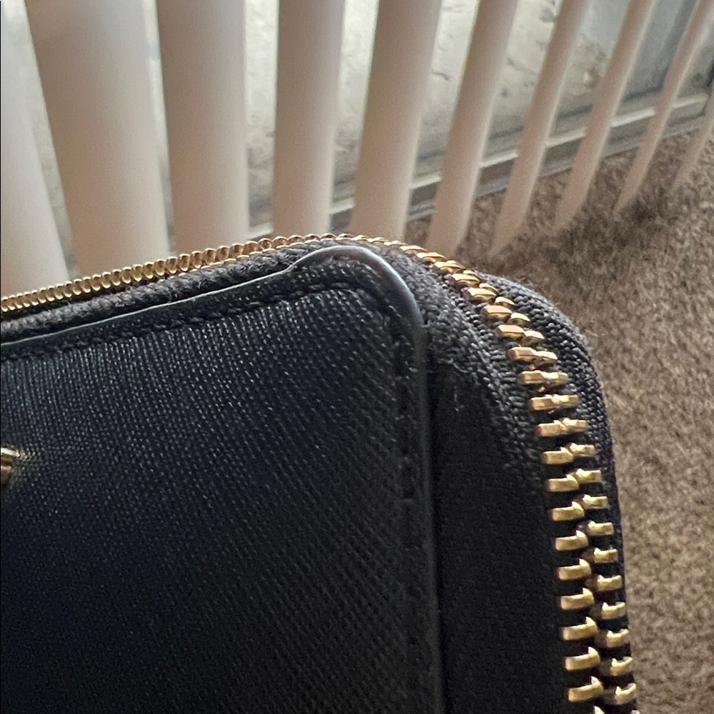 Michael Kors Selma Leather Satchel Bag with Wallet- Black. - Picture 17 of 17